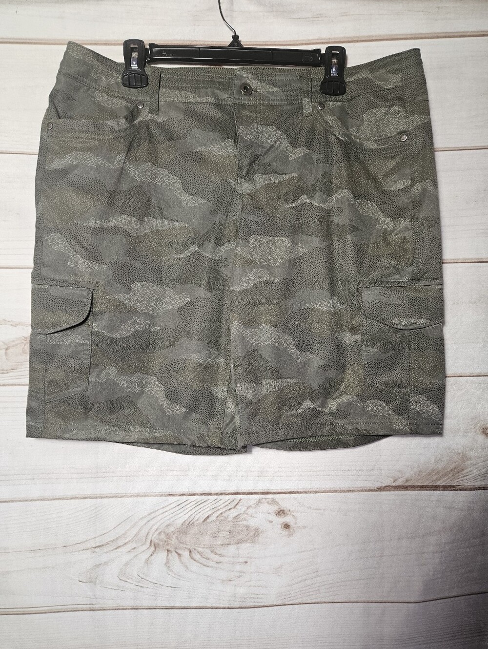 Kuhl Freeflex Cargo Shorts Camouflage Green Stretch Hiking Size 16